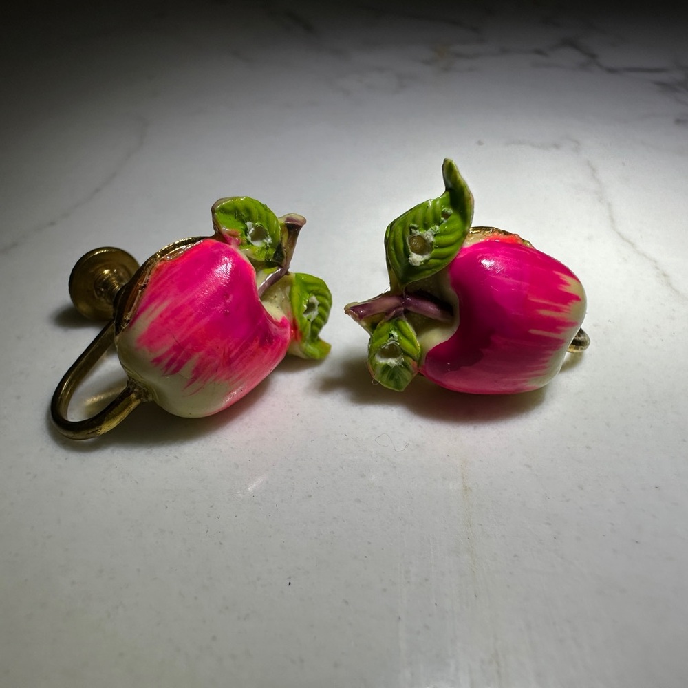 🍎 Vintage Hand-Painted Apple Earrings | Screw-Back Clip-On Retro Jewelry